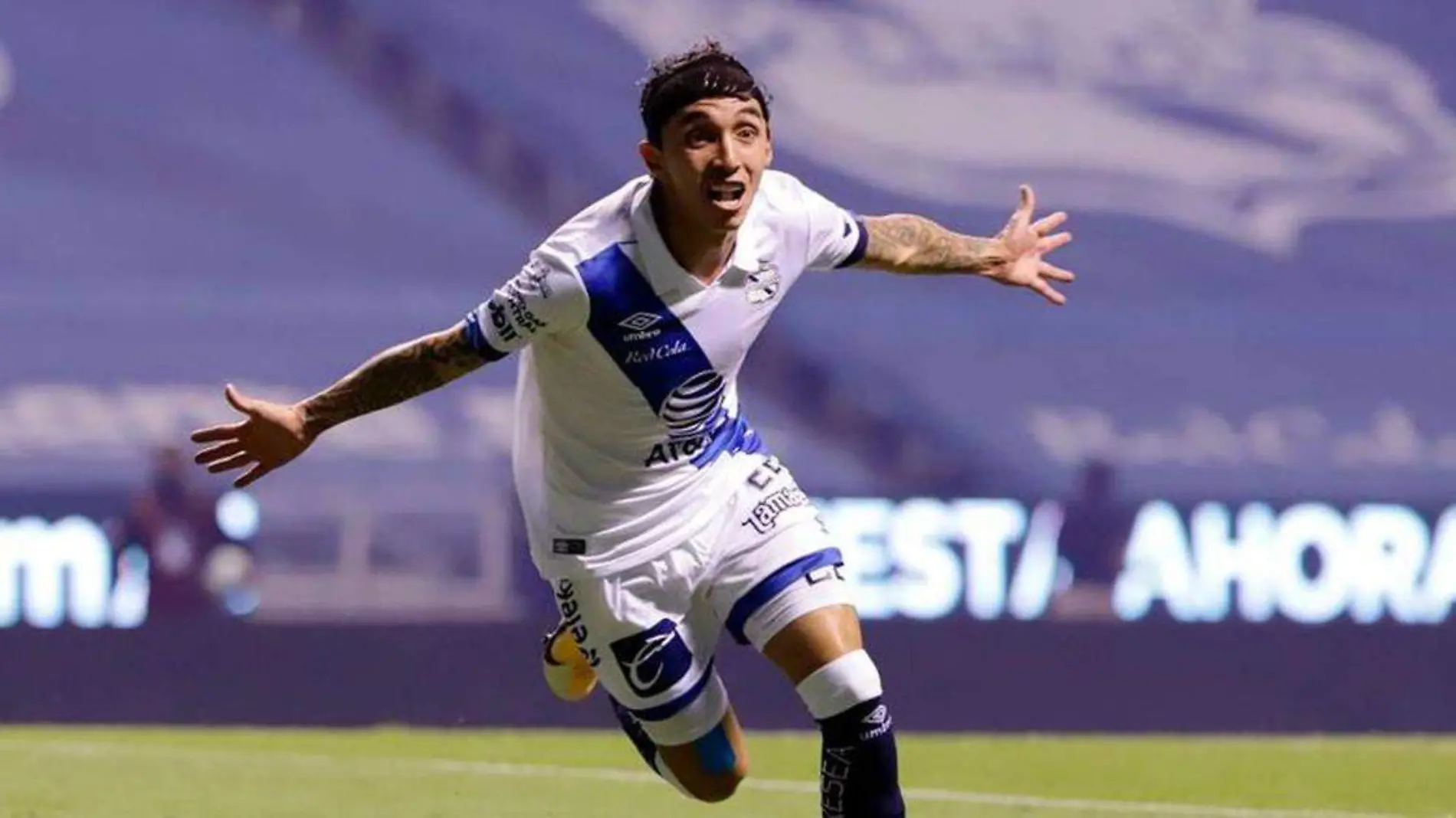 La primera centena de partidos con el Club Puebla dejaron para Omar Fernández dos Liguillas, seis goles y 25 asistencias